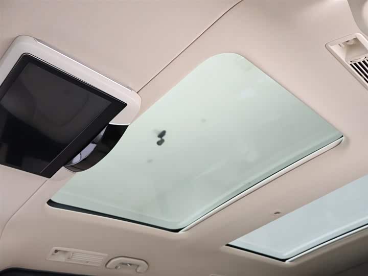 Фото 19 - Mercedes-Benz V-Class