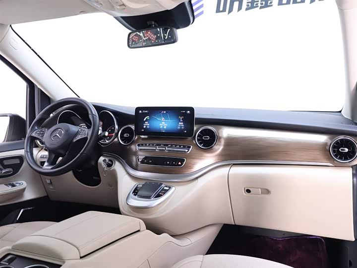 Фото 20 - Mercedes-Benz V-Class