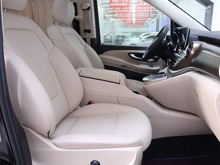 Фото 21 - Mercedes-Benz V-Class