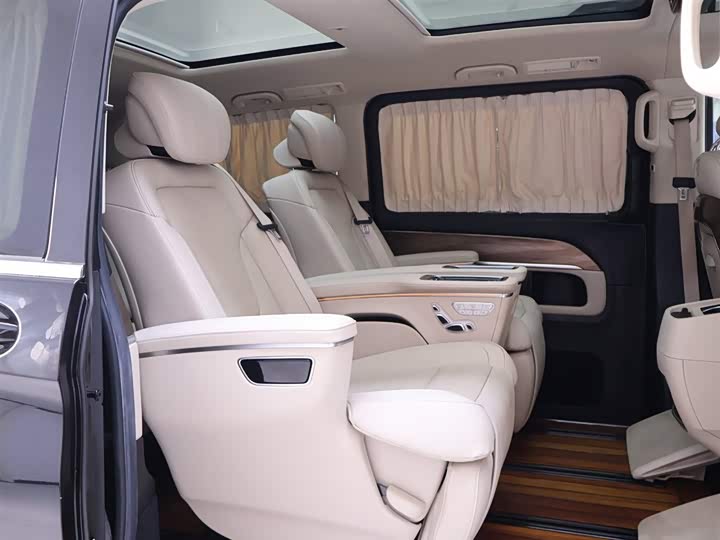 Фото 22 - Mercedes-Benz V-Class