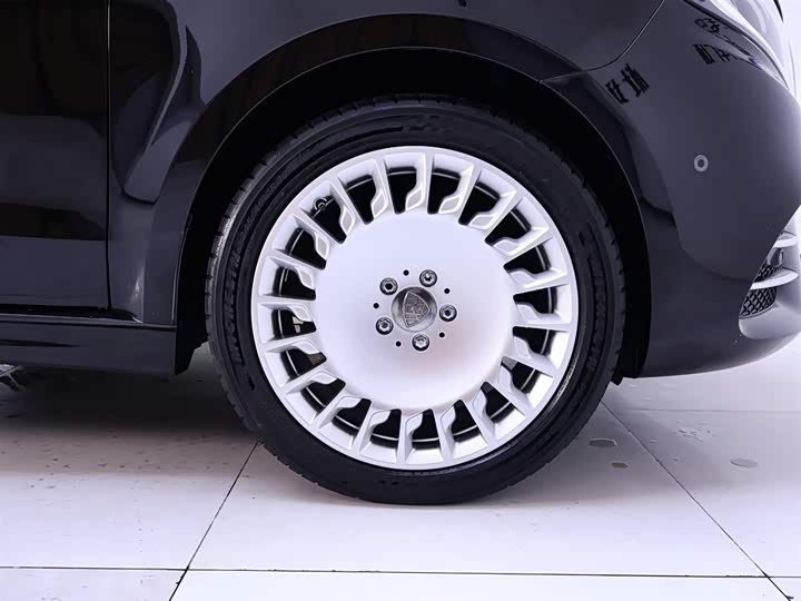 Фото 6 - Mercedes-Benz V-Class