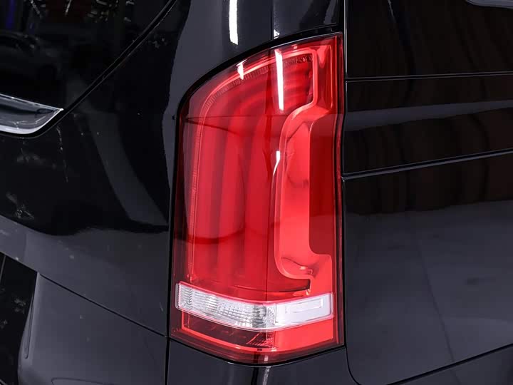 Фото 9 - Mercedes-Benz V-Class