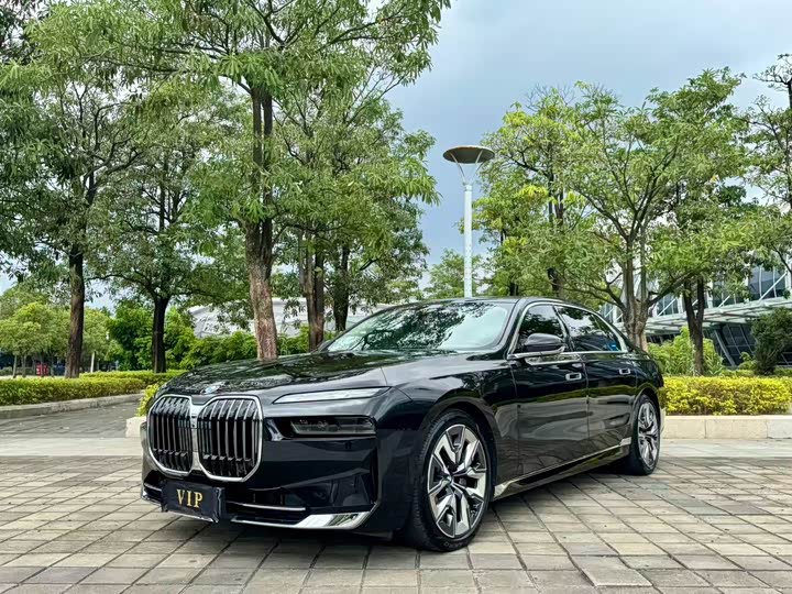 Фото 1 - BMW 7 Series