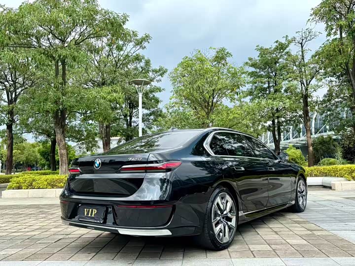 Фото 8 - BMW 7 Series