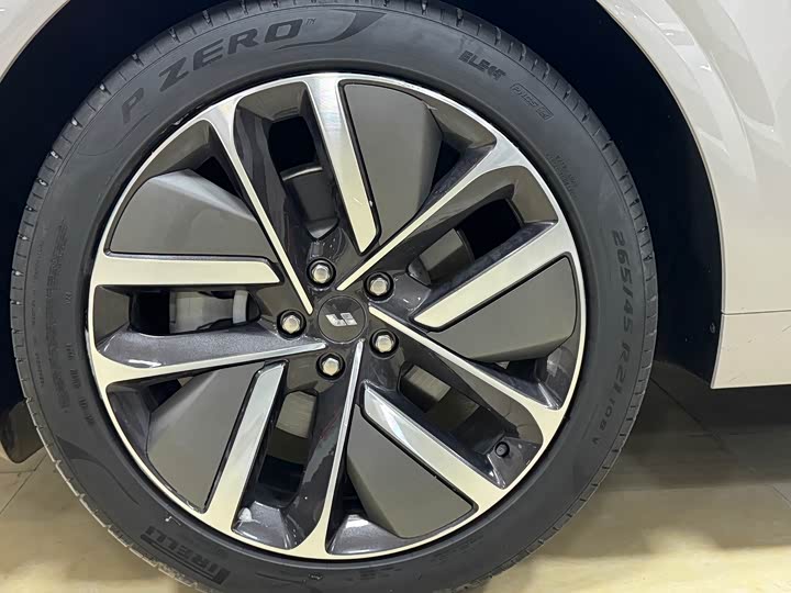 Фото 10 - LiXiang L6