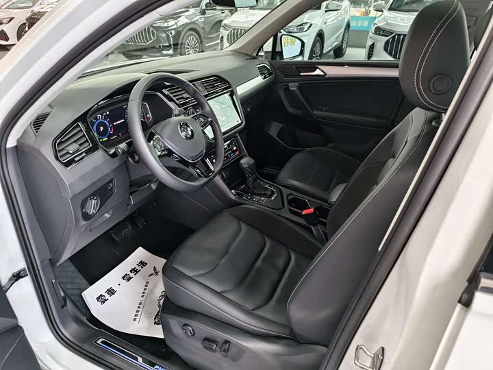 Фото 11 - Volkswagen Tiguan L Hybrid