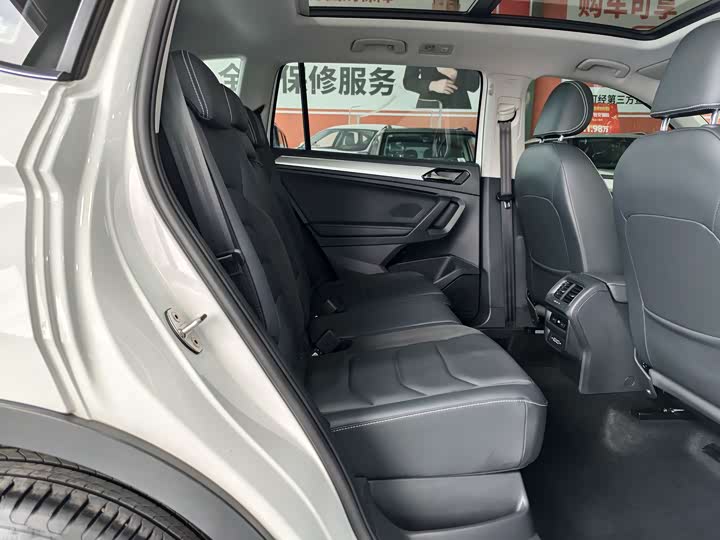 Фото 14 - Volkswagen Tiguan L Hybrid