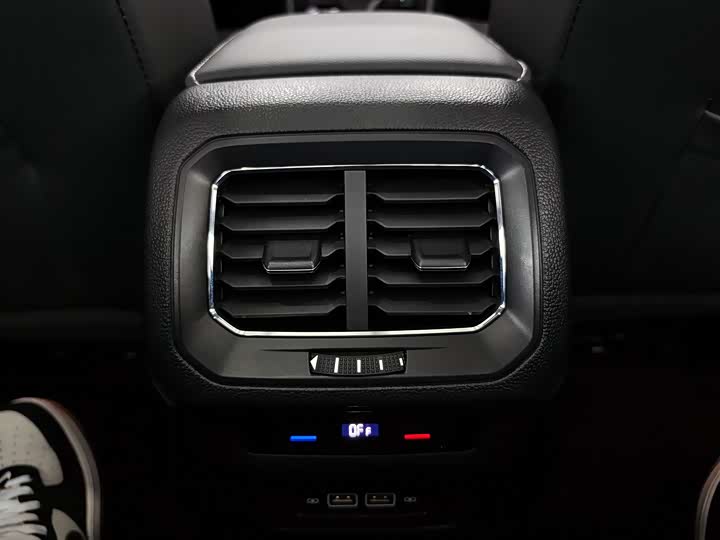 Фото 15 - Volkswagen Tiguan L Hybrid