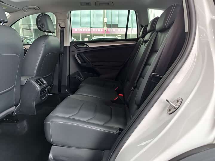 Фото 16 - Volkswagen Tiguan L Hybrid