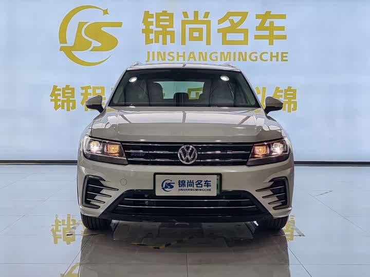 Фото 3 - Volkswagen Tiguan L Hybrid