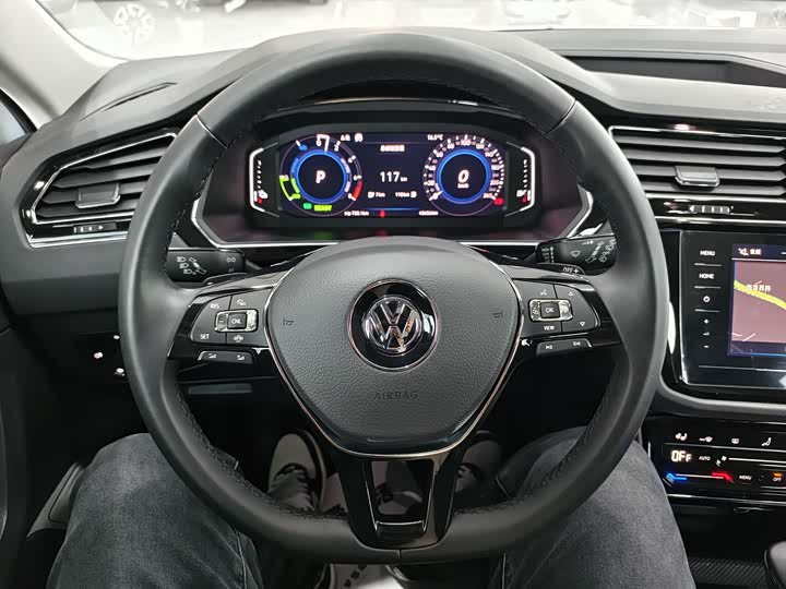 Фото 6 - Volkswagen Tiguan L Hybrid