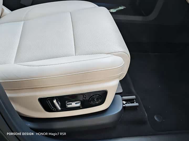 Фото 12 - LiXiang L8