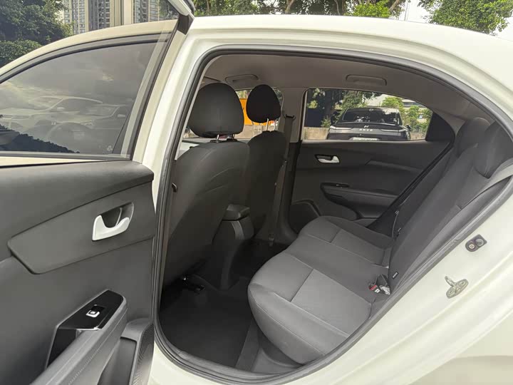 Фото 10 - Kia Forte