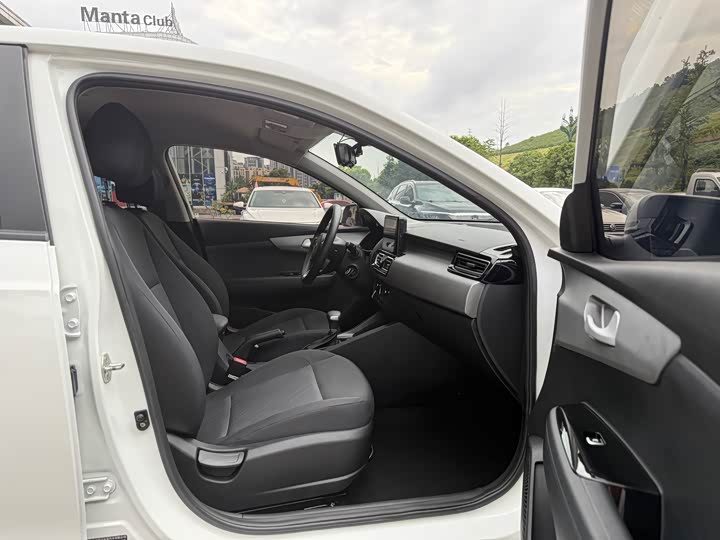 Фото 13 - Kia Forte