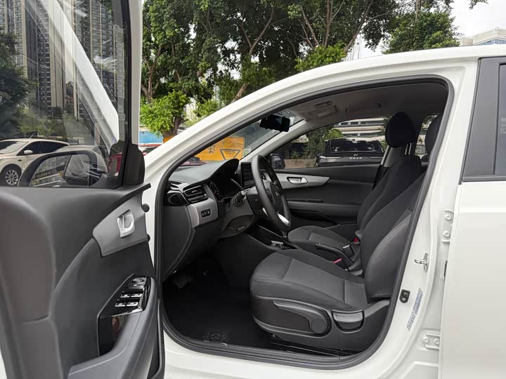 Фото 4 - Kia Forte