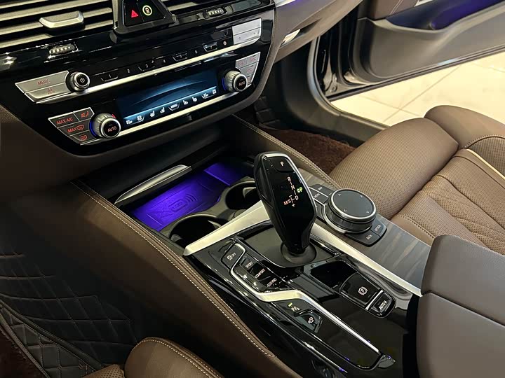 Фото 12 - BMW 5 Series