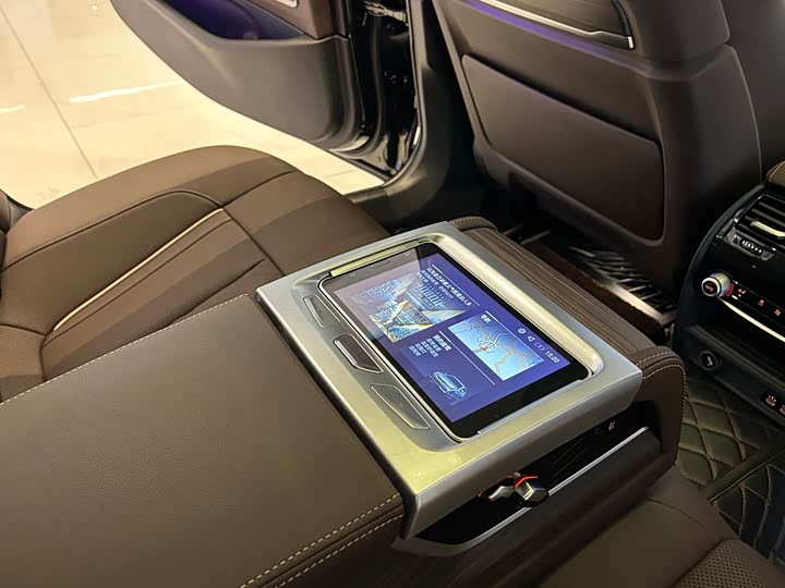 Фото 14 - BMW 5 Series