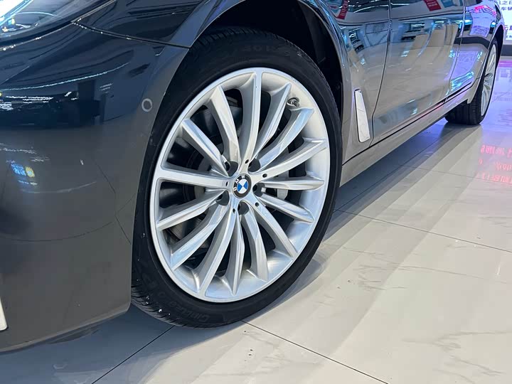 Фото 17 - BMW 5 Series