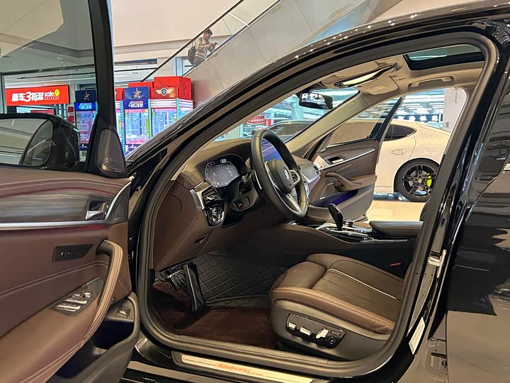 Фото 6 - BMW 5 Series