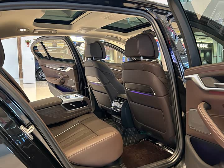 Фото 8 - BMW 5 Series