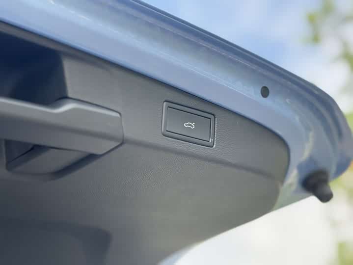 Фото 10 - Volkswagen Tiguan L Pro