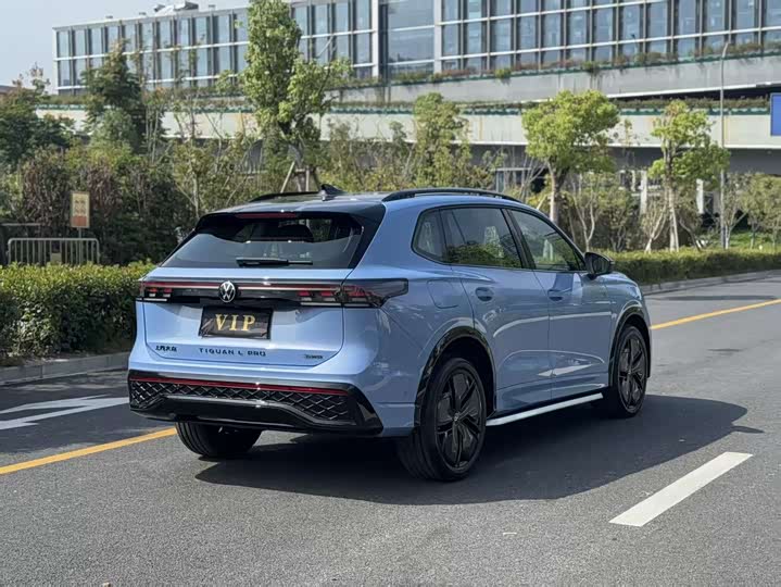 Фото 12 - Volkswagen Tiguan L Pro