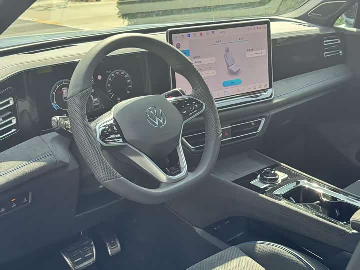 Фото 5 - Volkswagen Tiguan L Pro