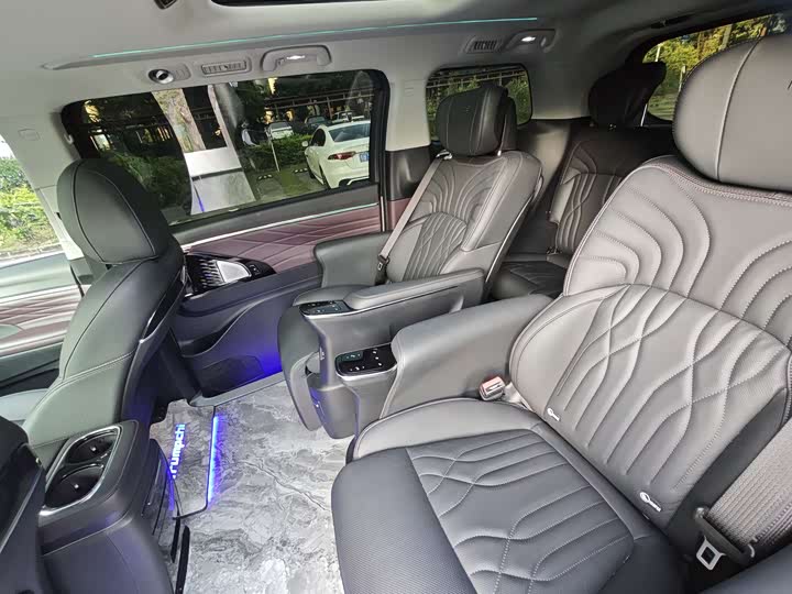 Фото 10 - GAC Trumpchi M8