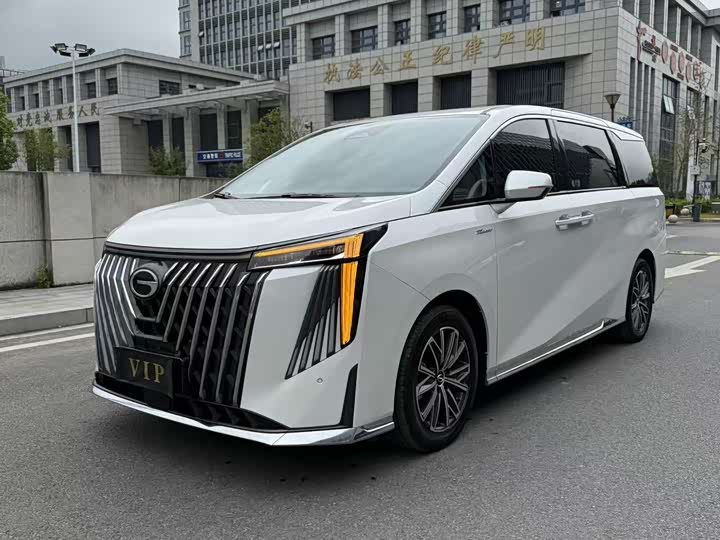 Фото 1 - GAC Trumpchi M8