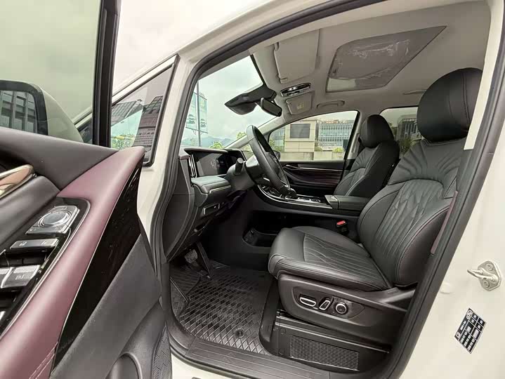 Фото 4 - GAC Trumpchi M8