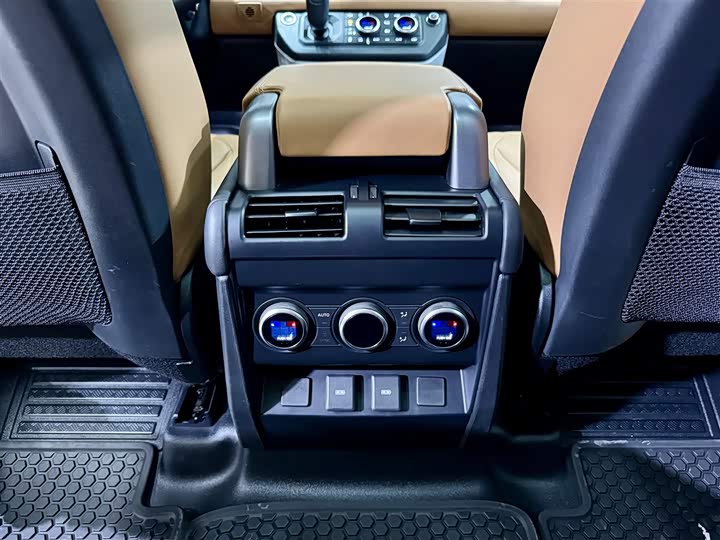 Фото 16 - Land Rover Defender