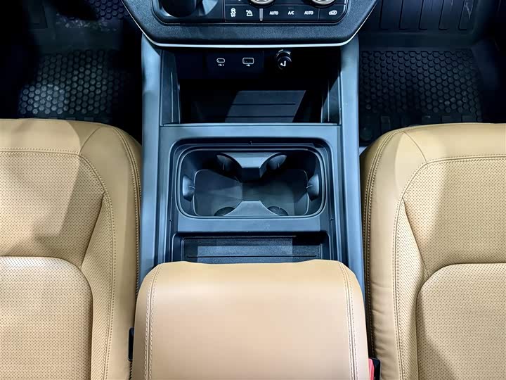 Фото 23 - Land Rover Defender