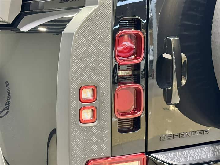 Фото 8 - Land Rover Defender