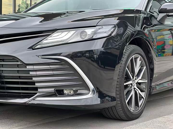 Фото 10 - Toyota Camry