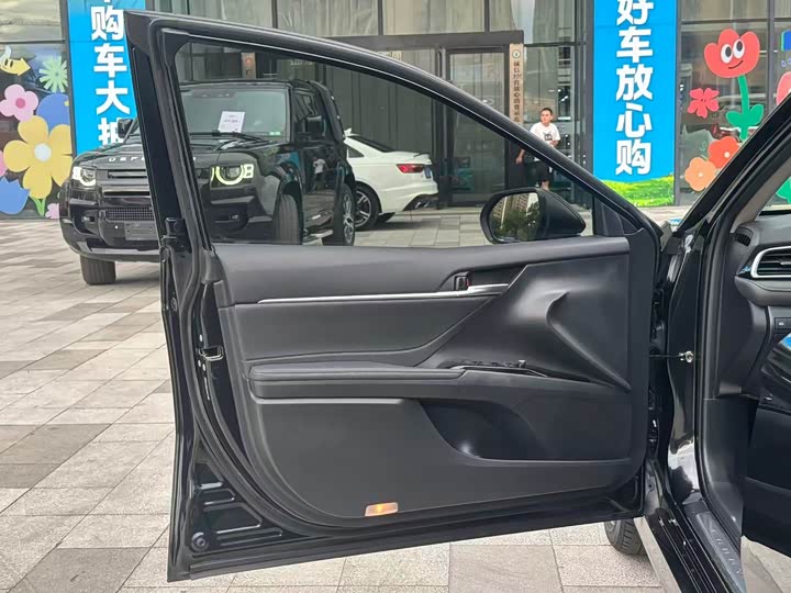 Фото 17 - Toyota Camry