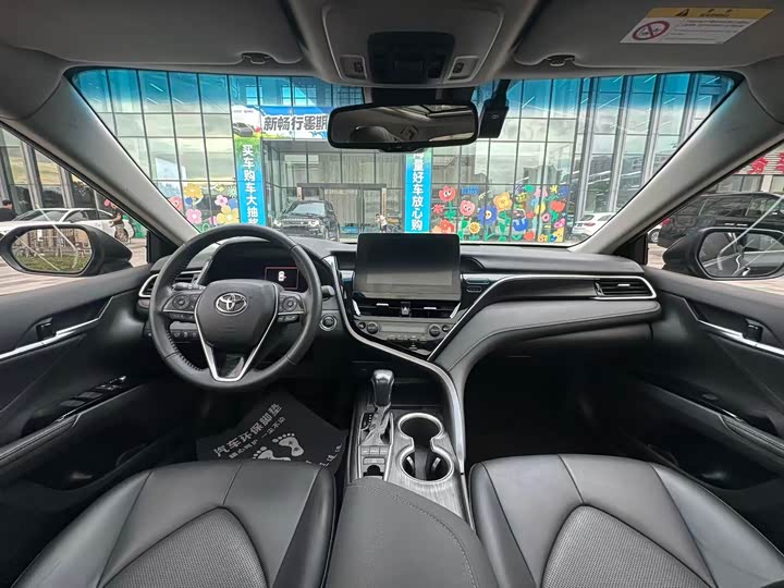 Фото 21 - Toyota Camry