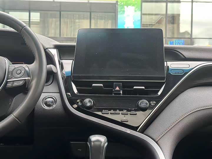 Фото 23 - Toyota Camry