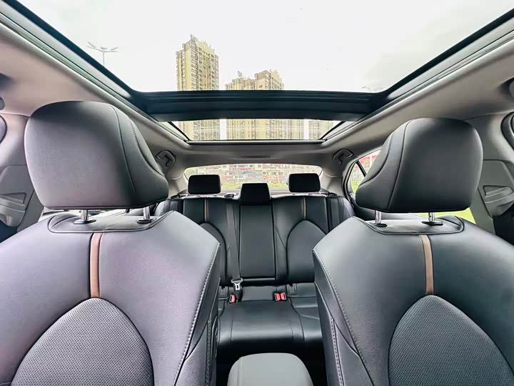 Фото 25 - Toyota Camry