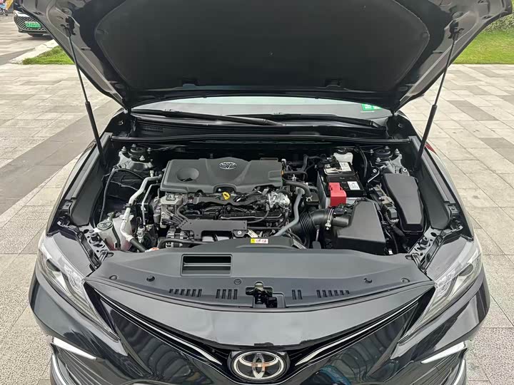 Фото 26 - Toyota Camry