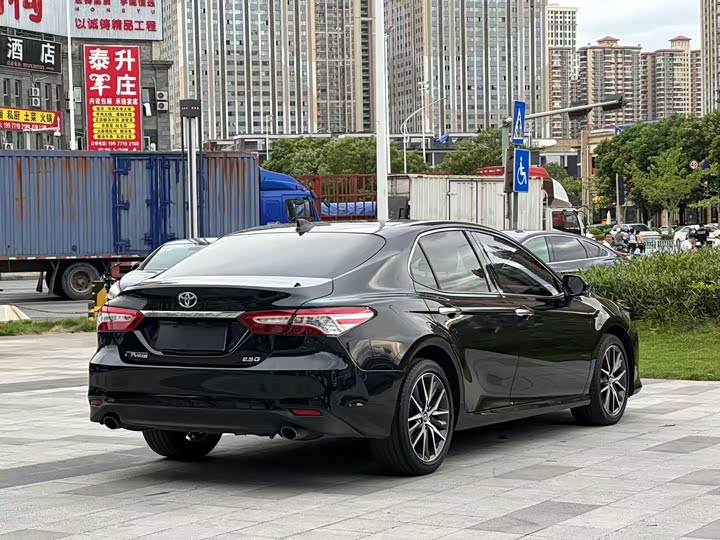 Фото 6 - Toyota Camry