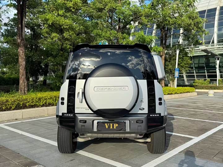 Фото 9 - Land Rover Defender