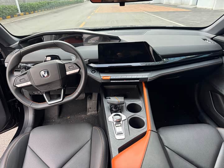 Фото 10 - Changan UNI-V