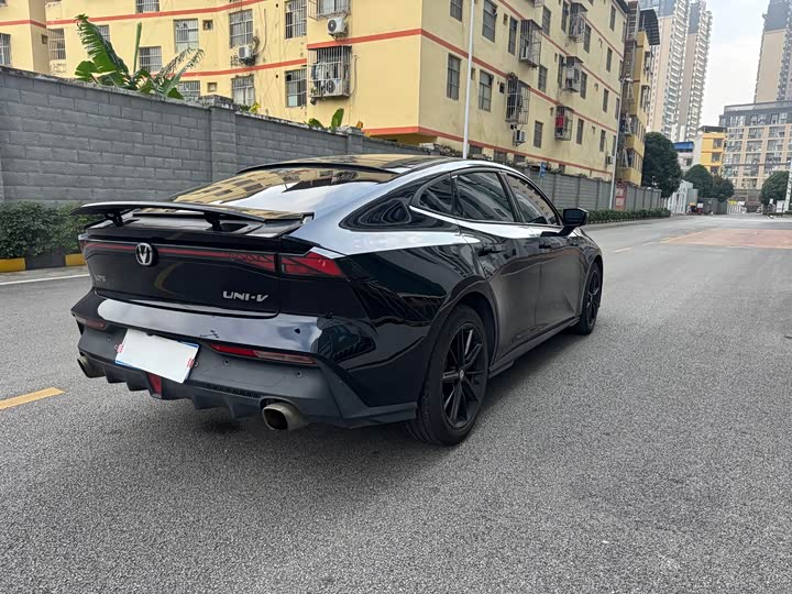 Фото 19 - Changan UNI-V