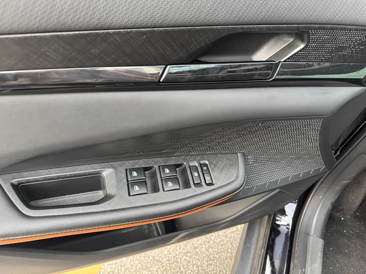 Фото 5 - Changan UNI-V