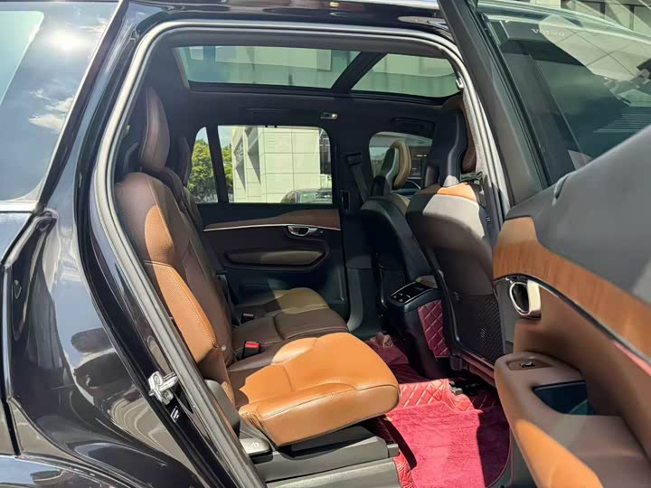 Фото 4 - Volvo XC90