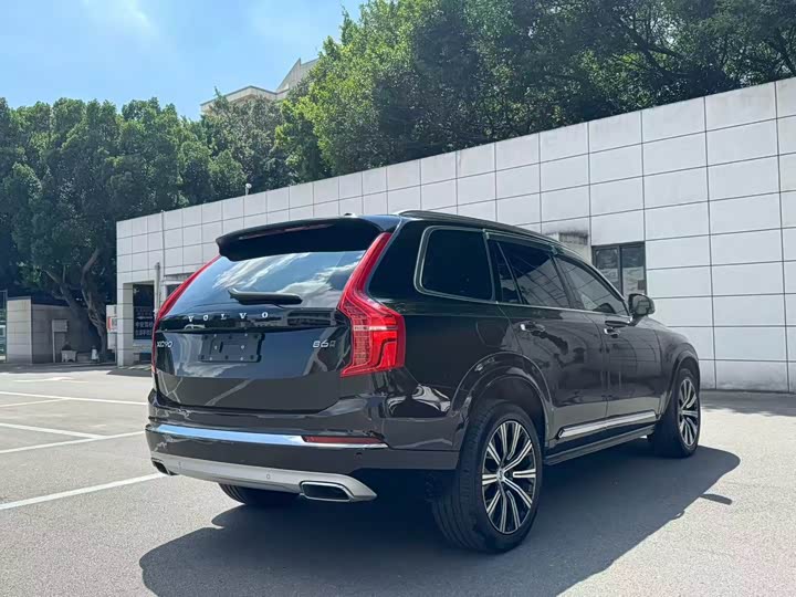 Фото 8 - Volvo XC90