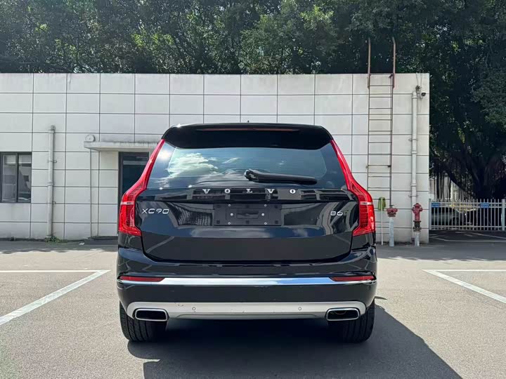 Фото 9 - Volvo XC90