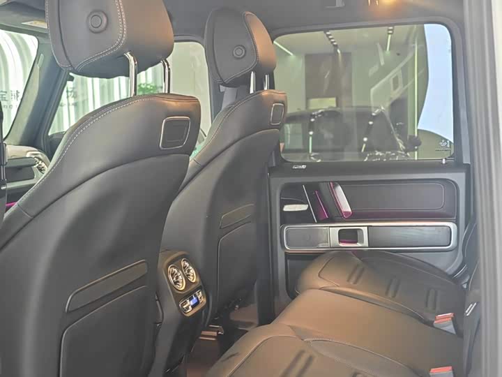 Фото 9 - Mercedes-Benz G-Class