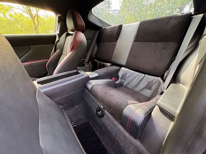 Фото 14 - Subaru BRZ