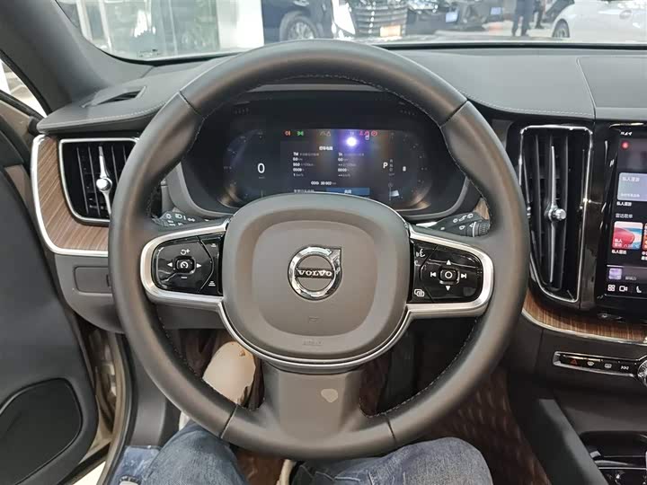 Фото 11 - Volvo XC60